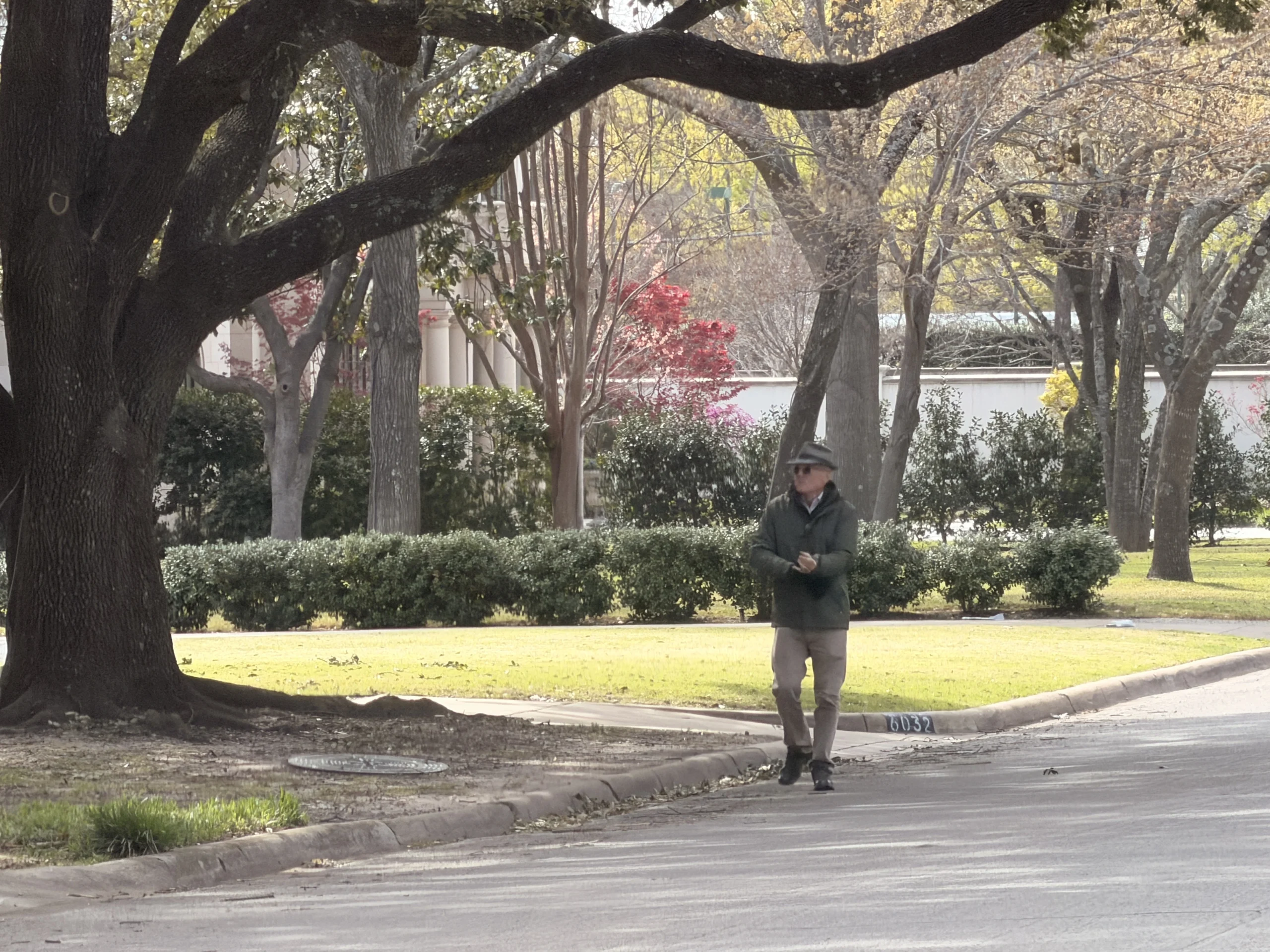 Confidential case consultation between a licensed North Dallas private investigator and a high-value client Terrance PI & Associates 75225